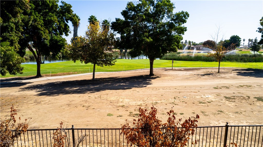 8360 Lakeshore Dr, Chowchilla, CA 93610
