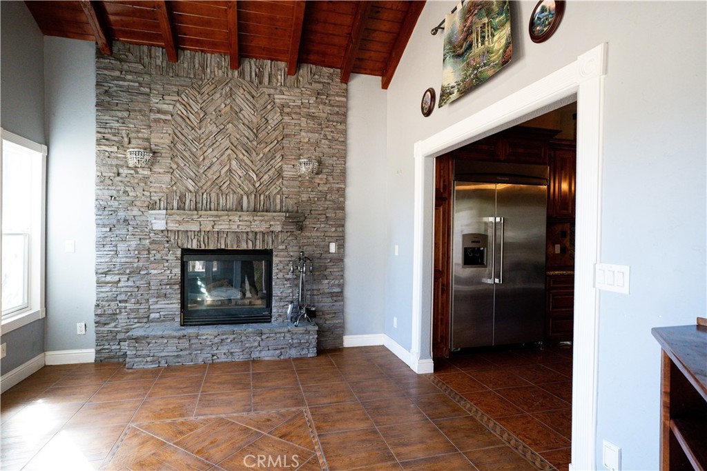 8360 Lakeshore Dr, Chowchilla, CA 93610