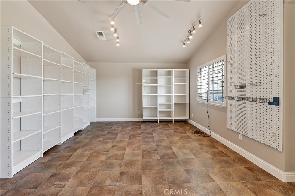 917 Amador, Chowchilla, CA 93610