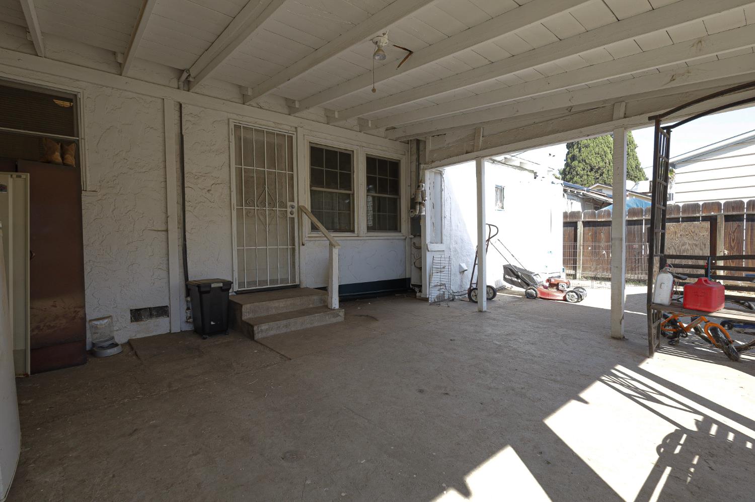 817 Sonoma Ave, Chowchilla, CA 93610