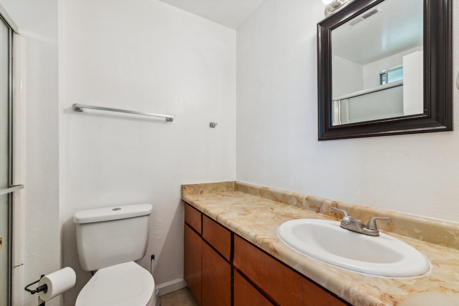 704 Rosehill Dr, Chowchilla, CA 93610