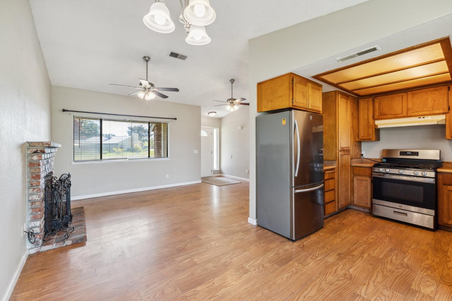 704 Rosehill Dr, Chowchilla, CA 93610