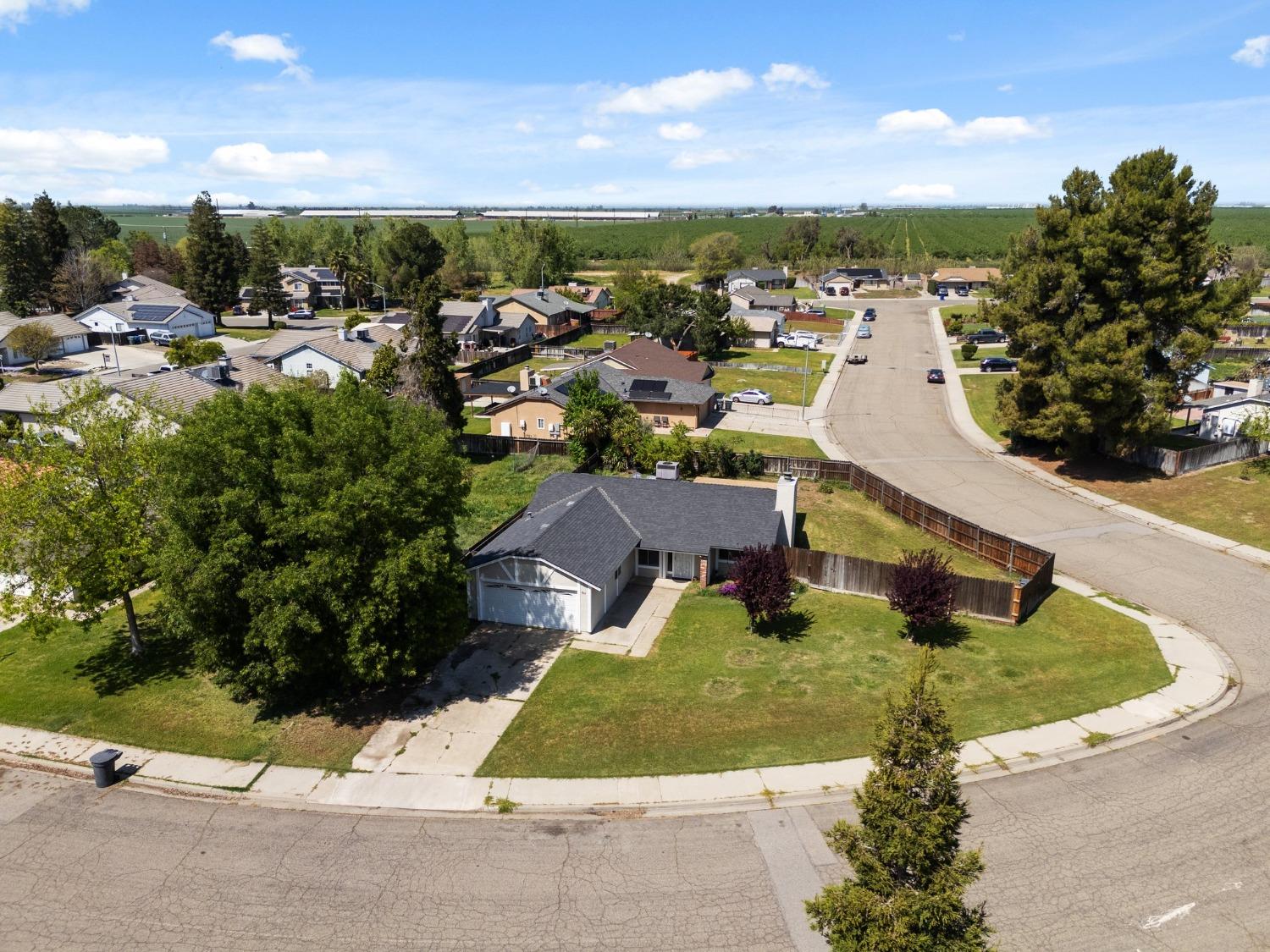 704 Rosehill Dr, Chowchilla, CA 93610