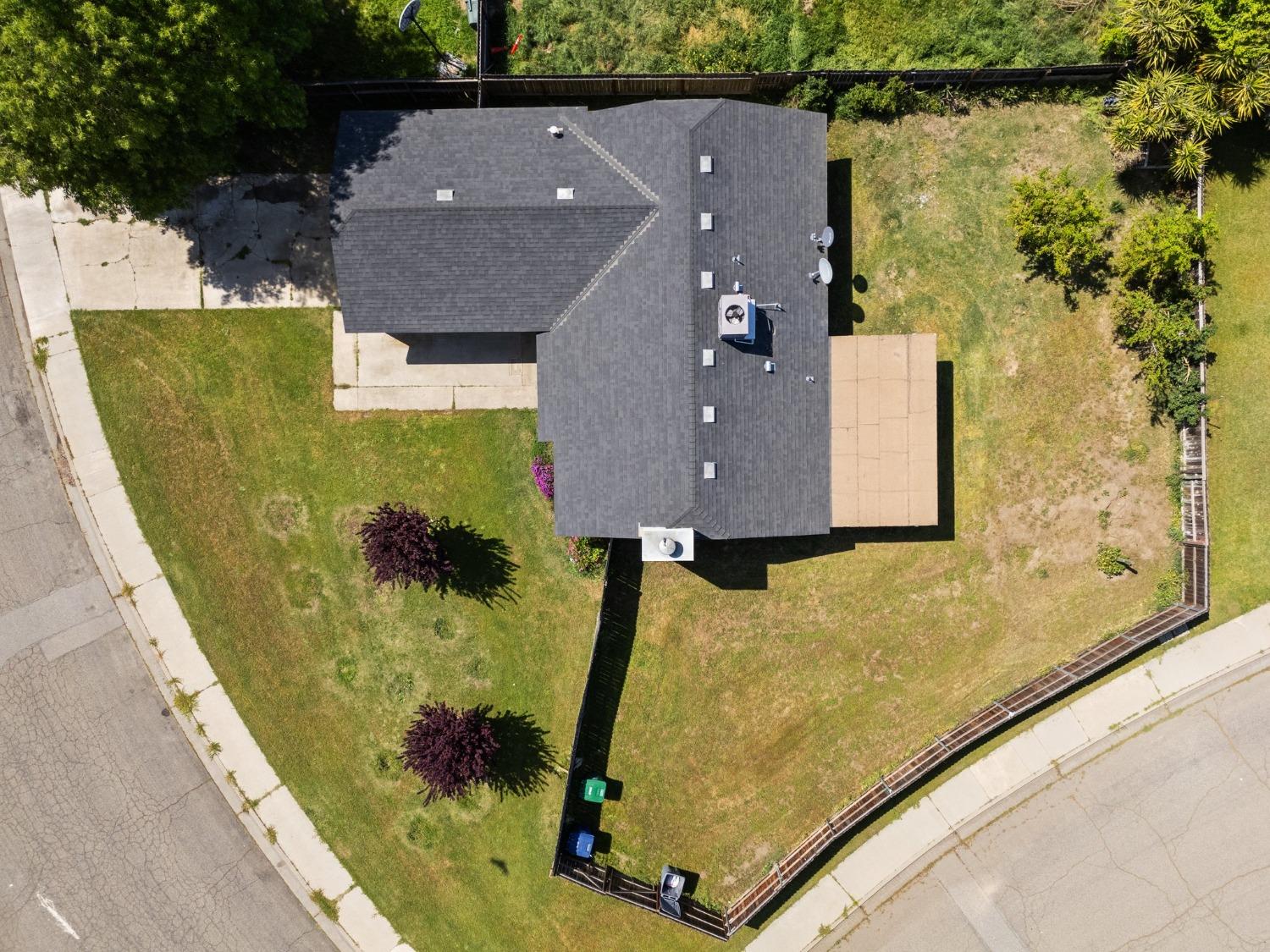 704 Rosehill Dr, Chowchilla, CA 93610