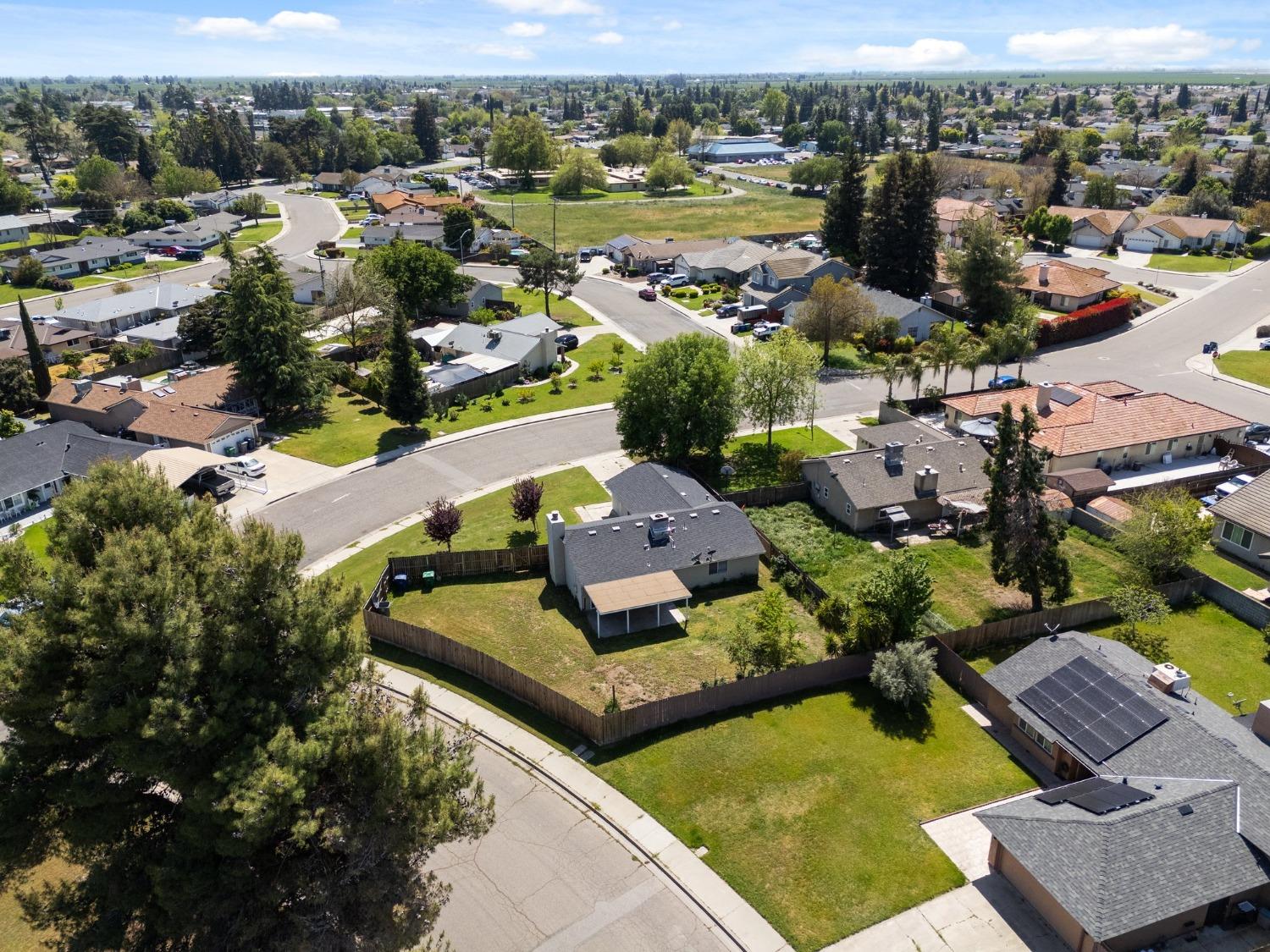 704 Rosehill Dr, Chowchilla, CA 93610