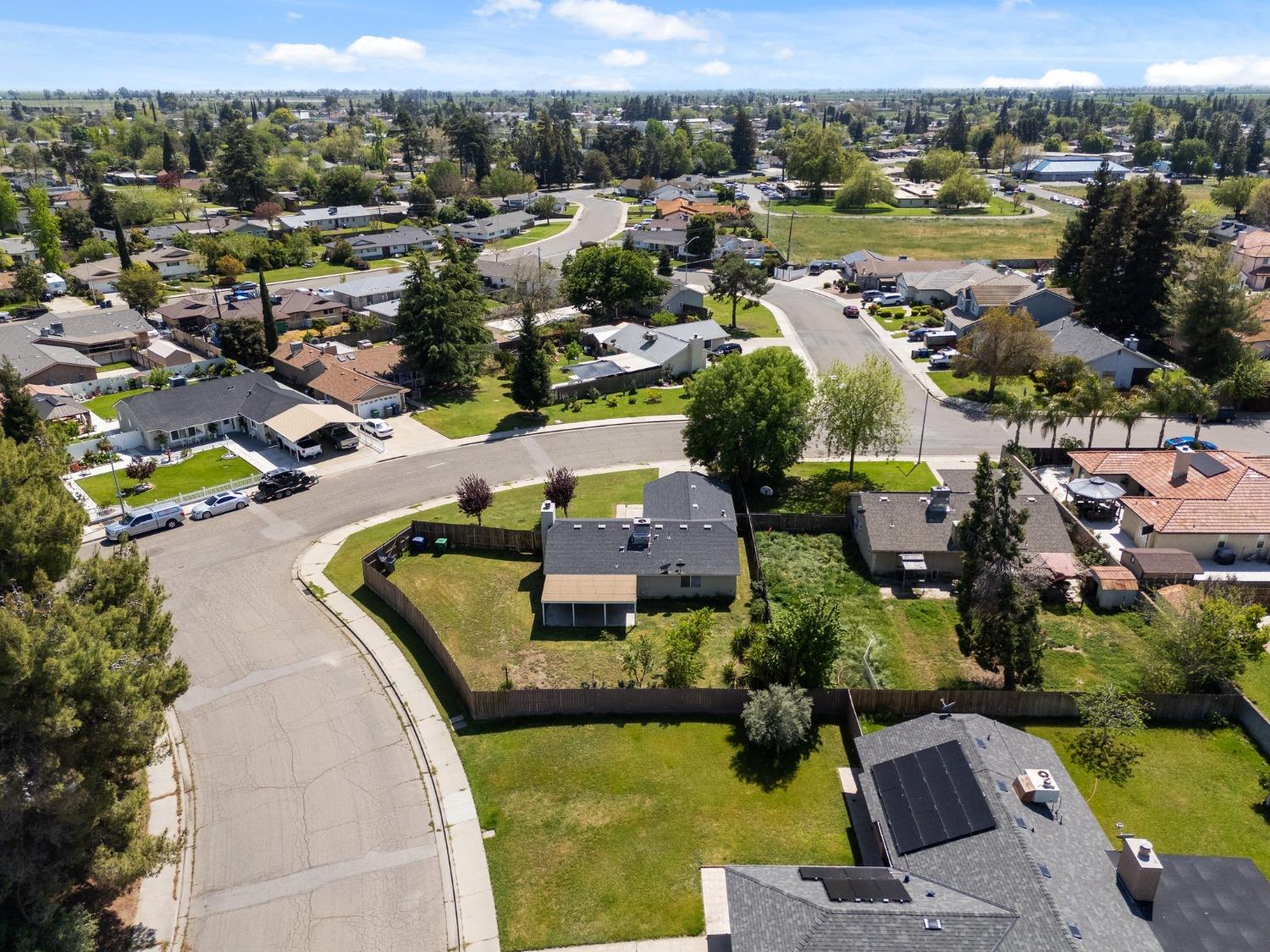 704 Rosehill Dr, Chowchilla, CA 93610