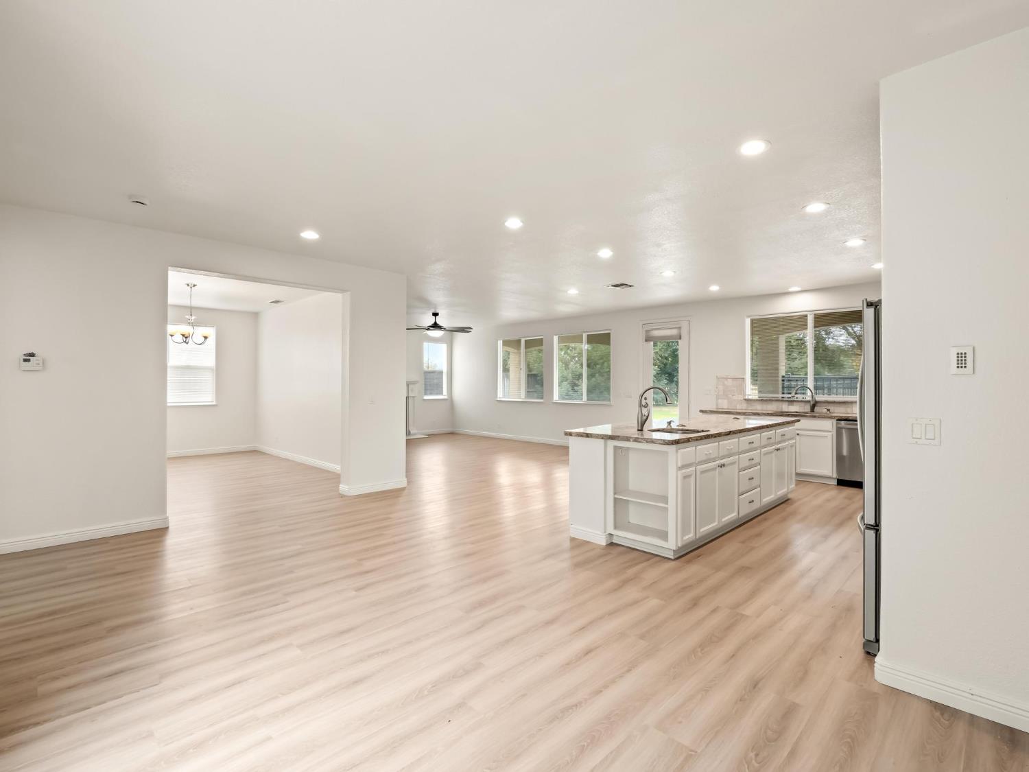 14305 Spyglass Cir, Chowchilla, CA 93610