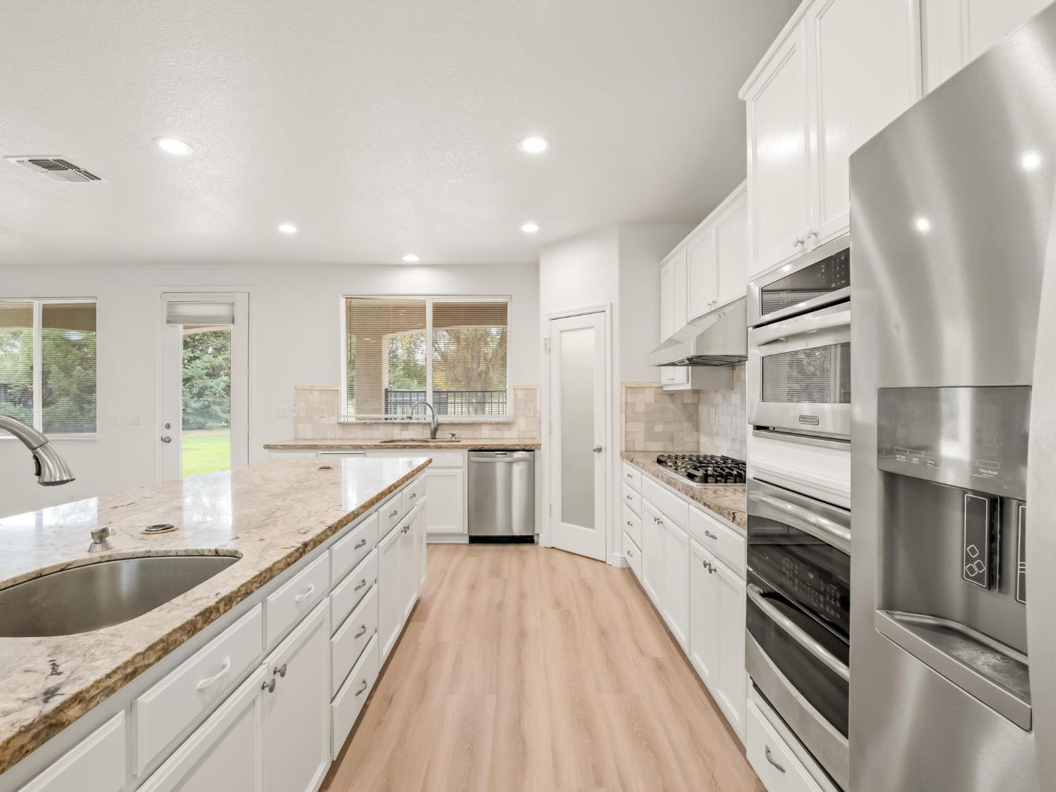 14305 Spyglass Cir, Chowchilla, CA 93610