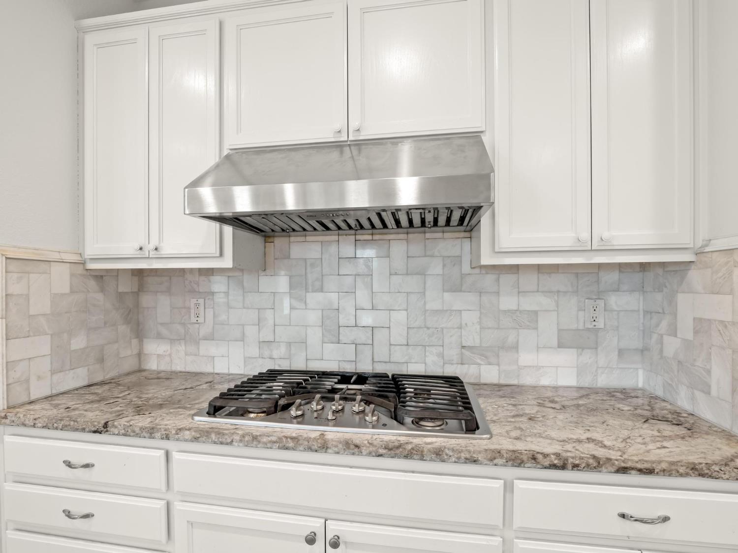 14305 Spyglass Cir, Chowchilla, CA 93610
