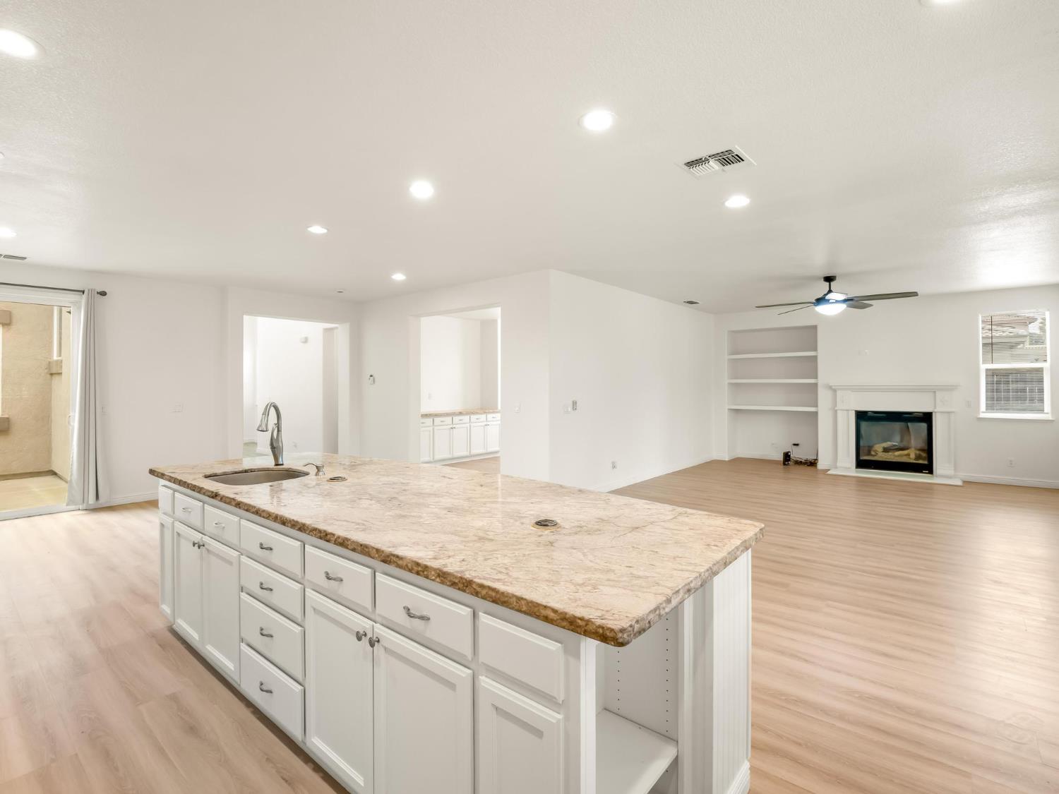 14305 Spyglass Cir, Chowchilla, CA 93610