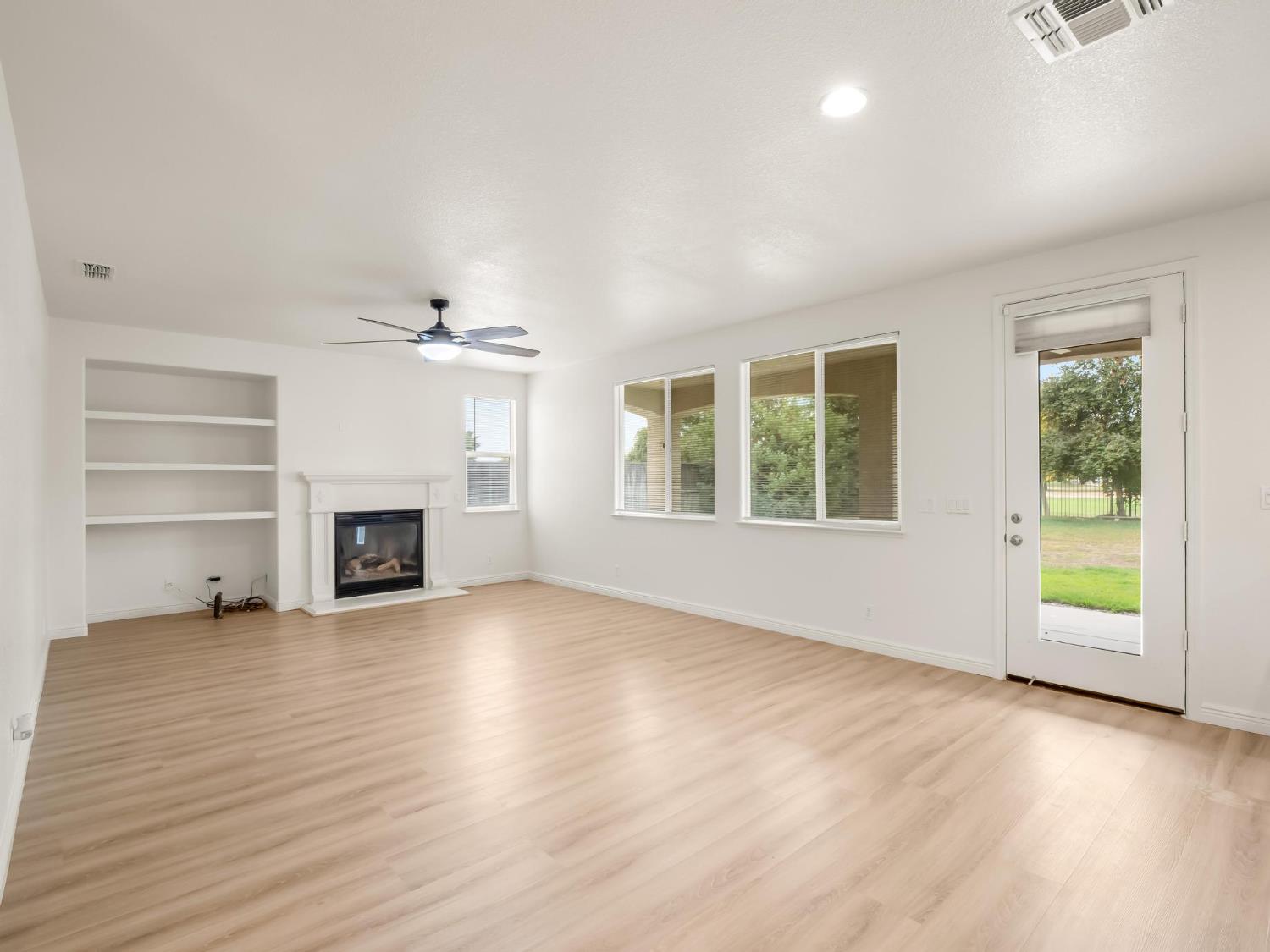 14305 Spyglass Cir, Chowchilla, CA 93610