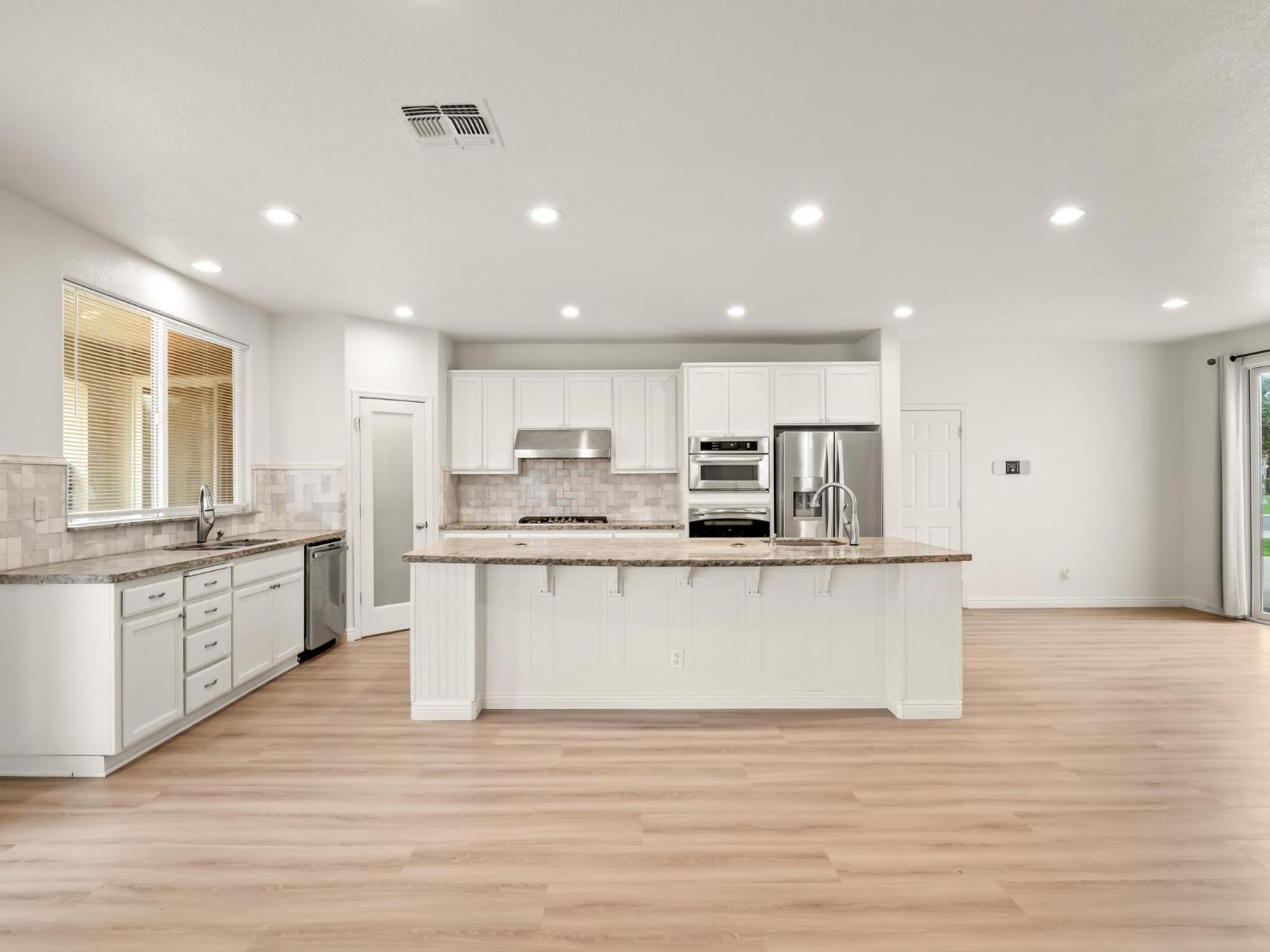 14305 Spyglass Cir, Chowchilla, CA 93610