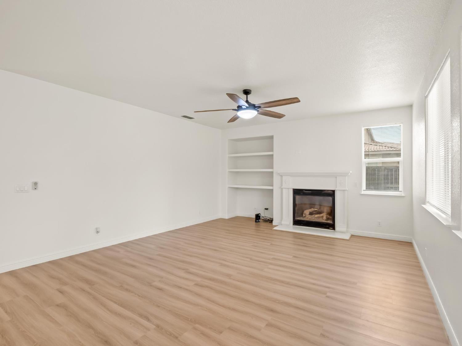 14305 Spyglass Cir, Chowchilla, CA 93610