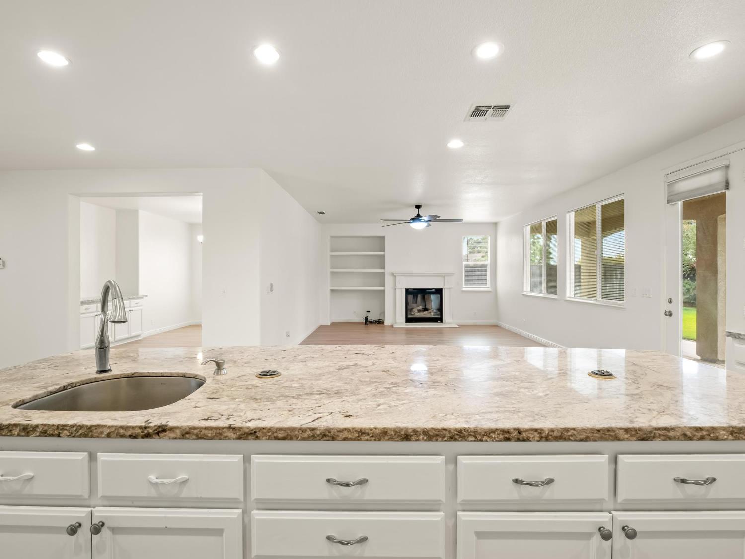 14305 Spyglass Cir, Chowchilla, CA 93610
