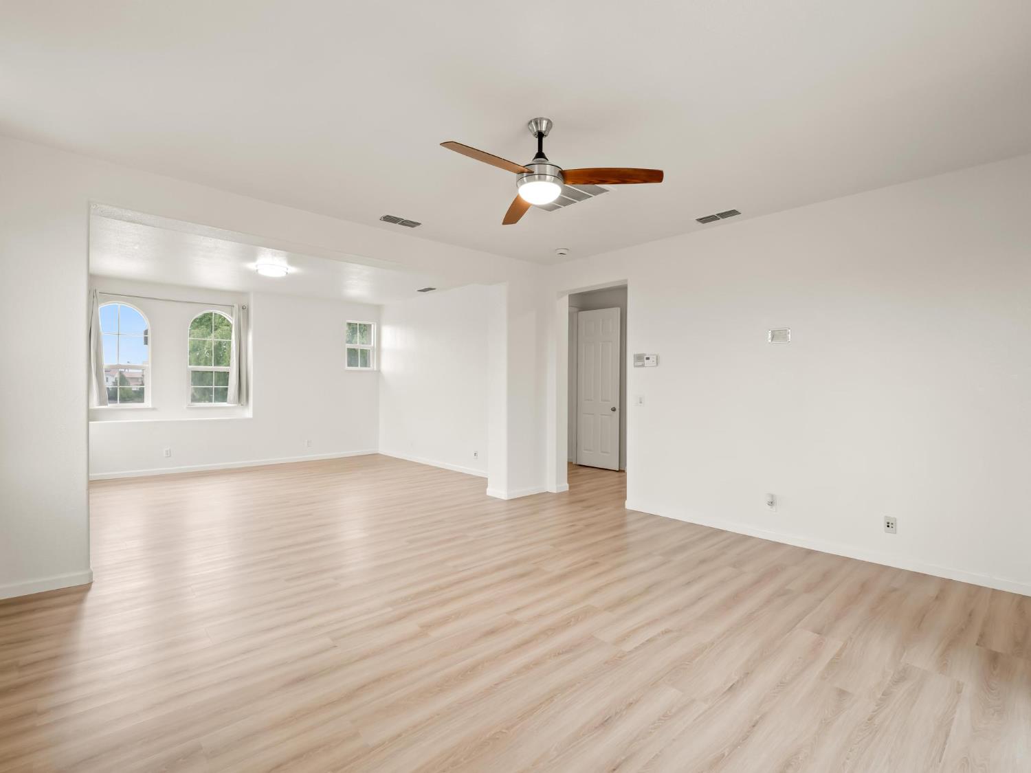 14305 Spyglass Cir, Chowchilla, CA 93610