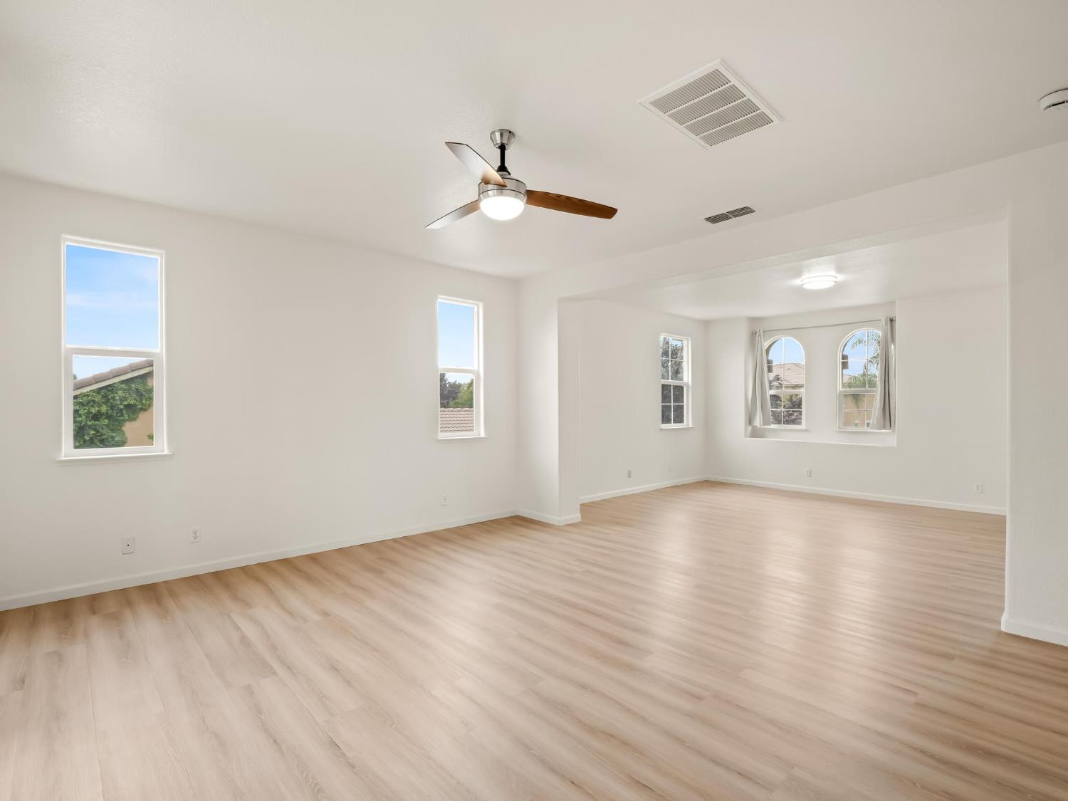 14305 Spyglass Cir, Chowchilla, CA 93610