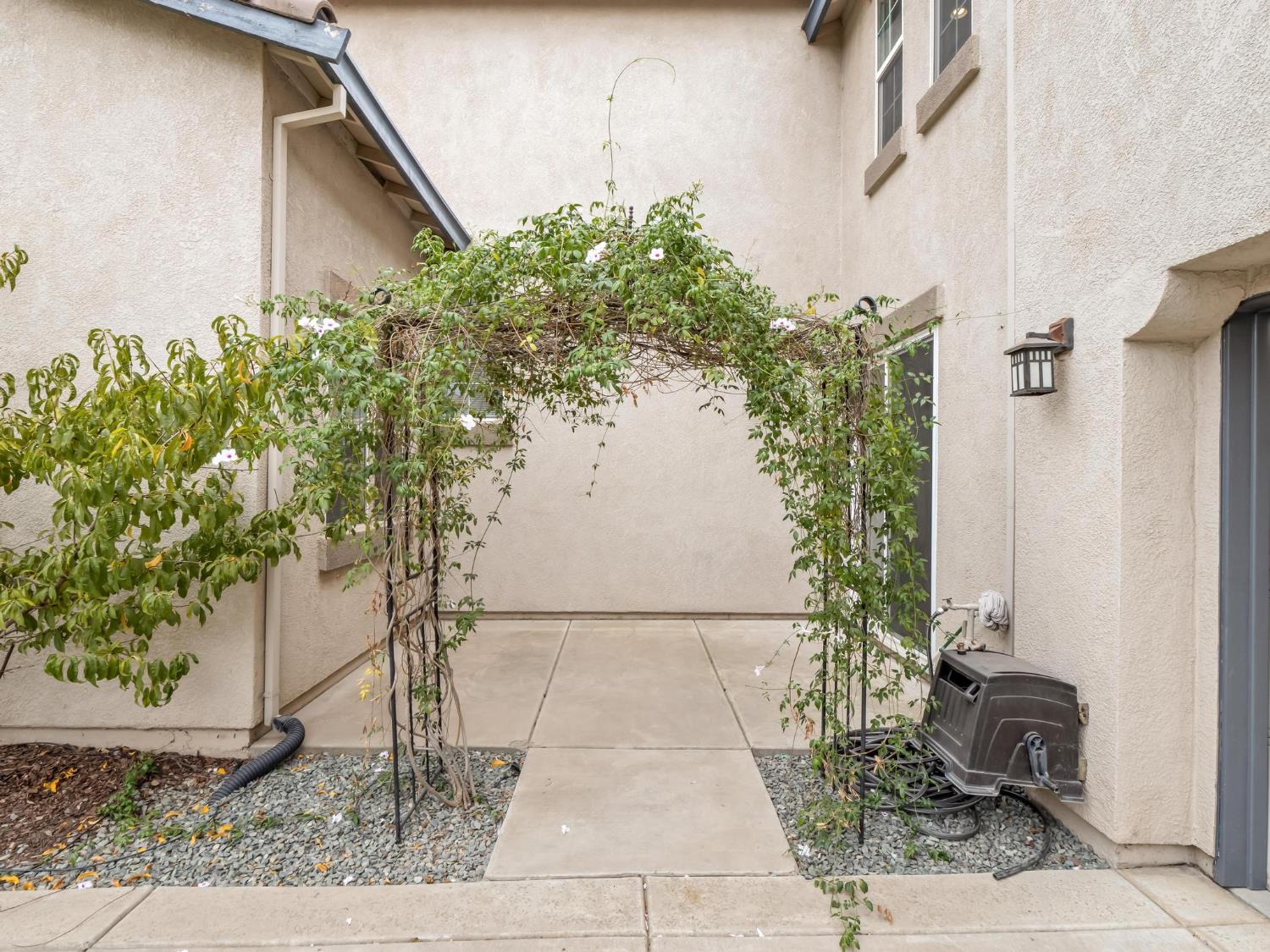 14305 Spyglass Cir, Chowchilla, CA 93610