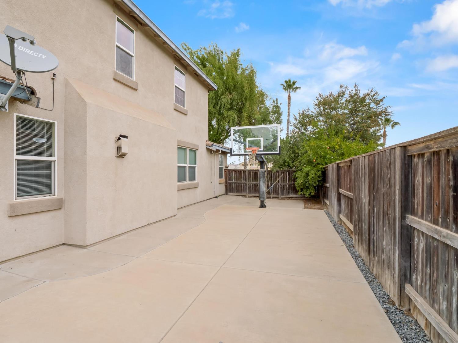 14305 Spyglass Cir, Chowchilla, CA 93610