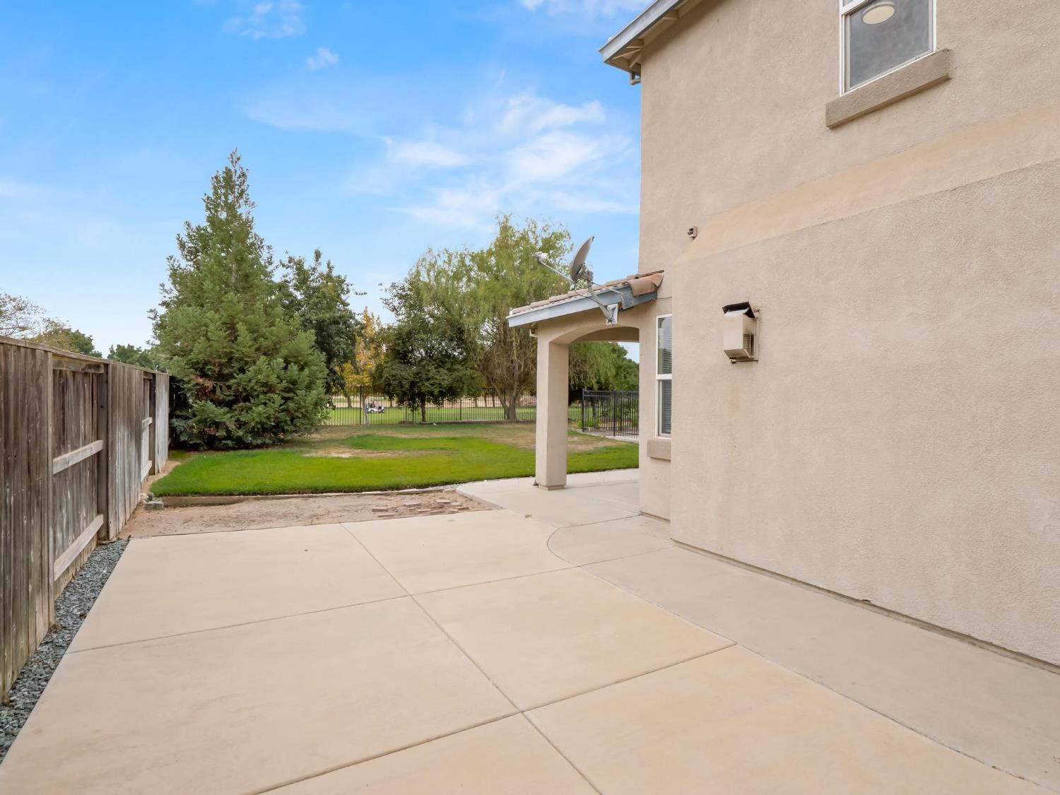 14305 Spyglass Cir, Chowchilla, CA 93610