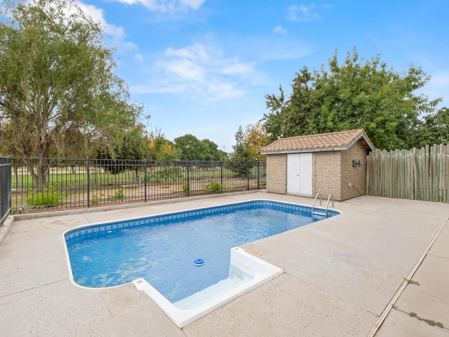 14305 Spyglass Cir, Chowchilla, CA 93610
