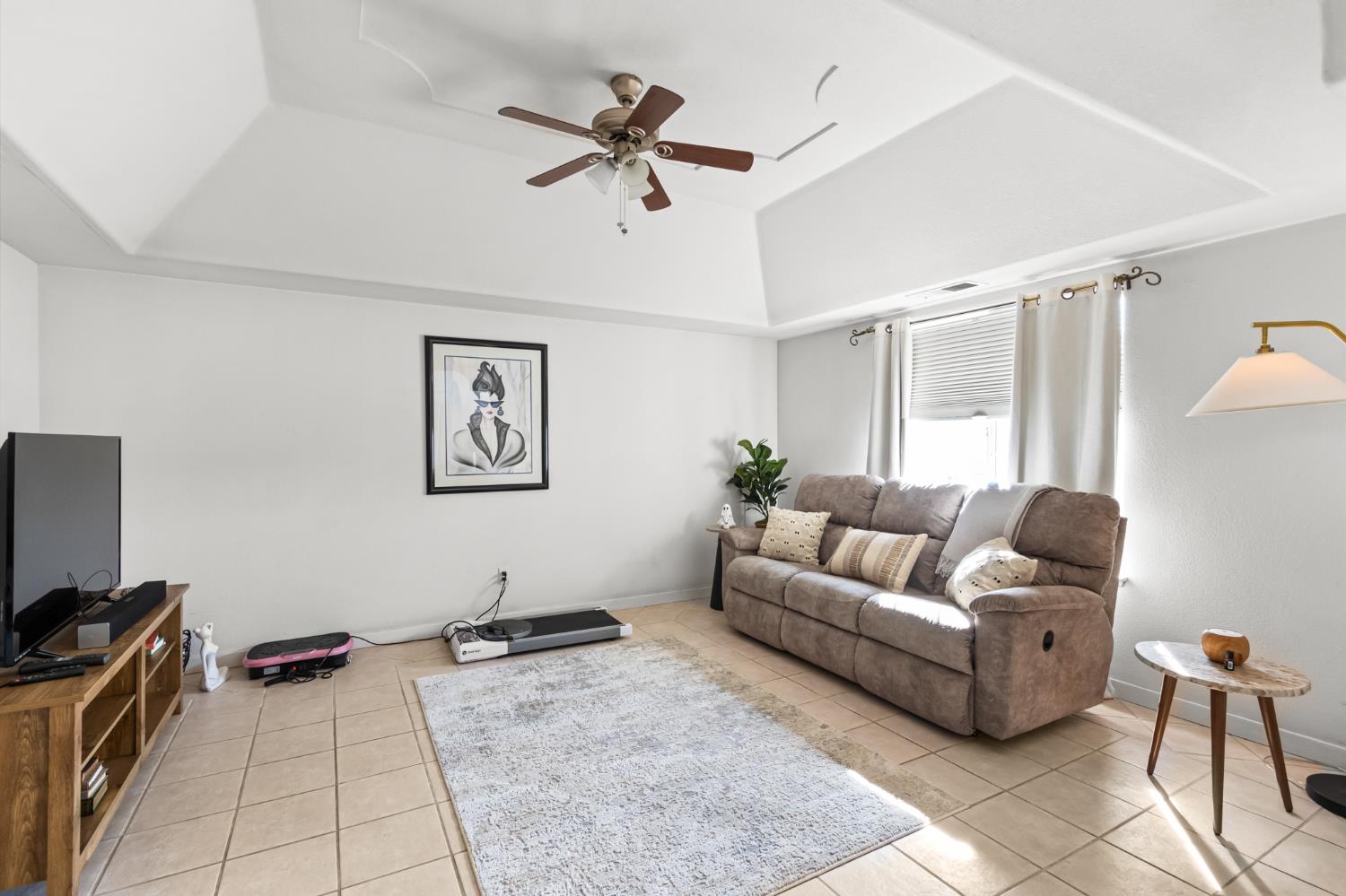 900 Michelle Ct, Chowchilla, CA 93610