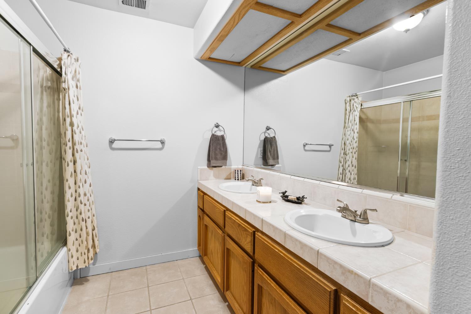 900 Michelle Ct, Chowchilla, CA 93610