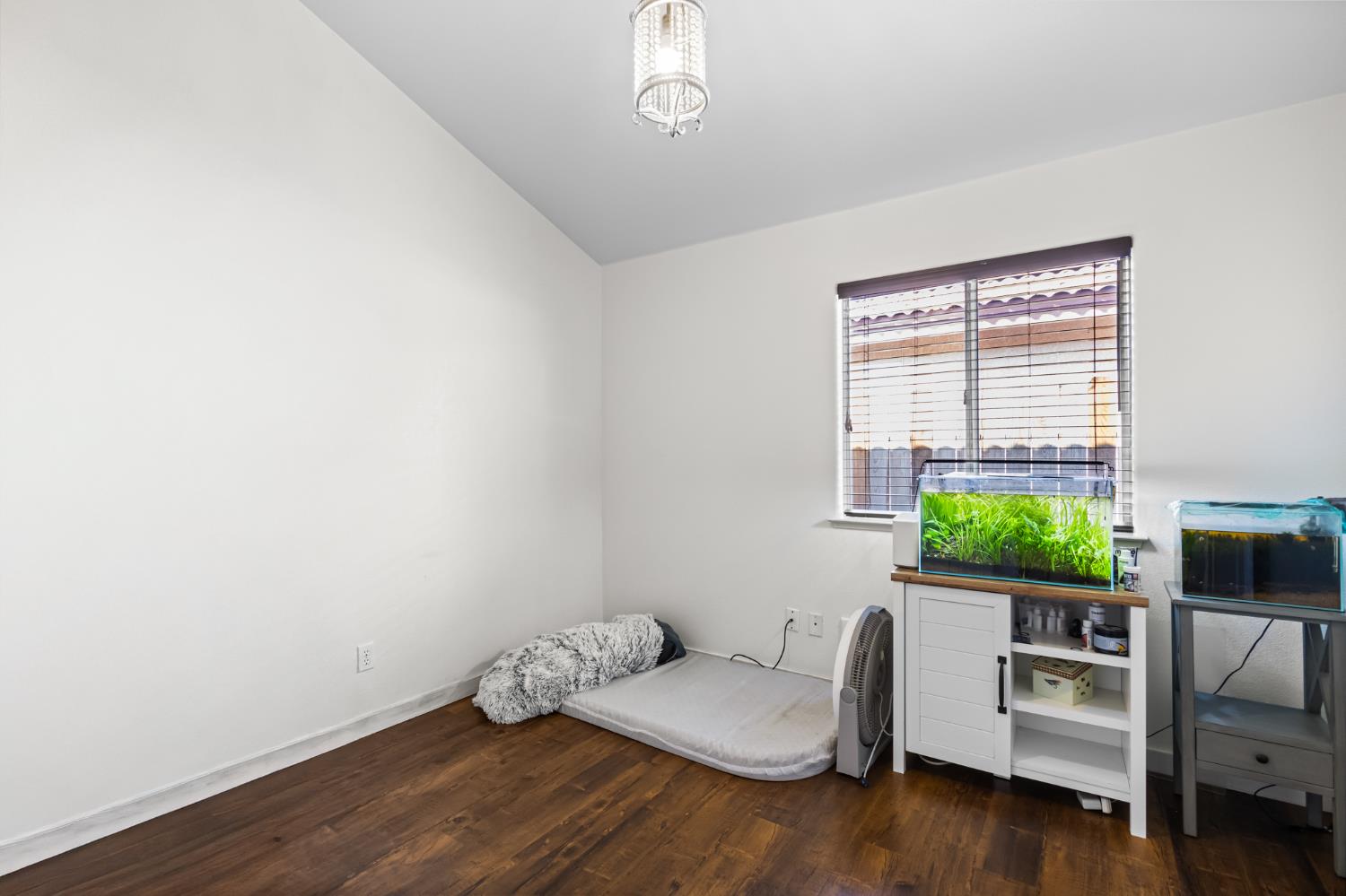 900 Michelle Ct, Chowchilla, CA 93610