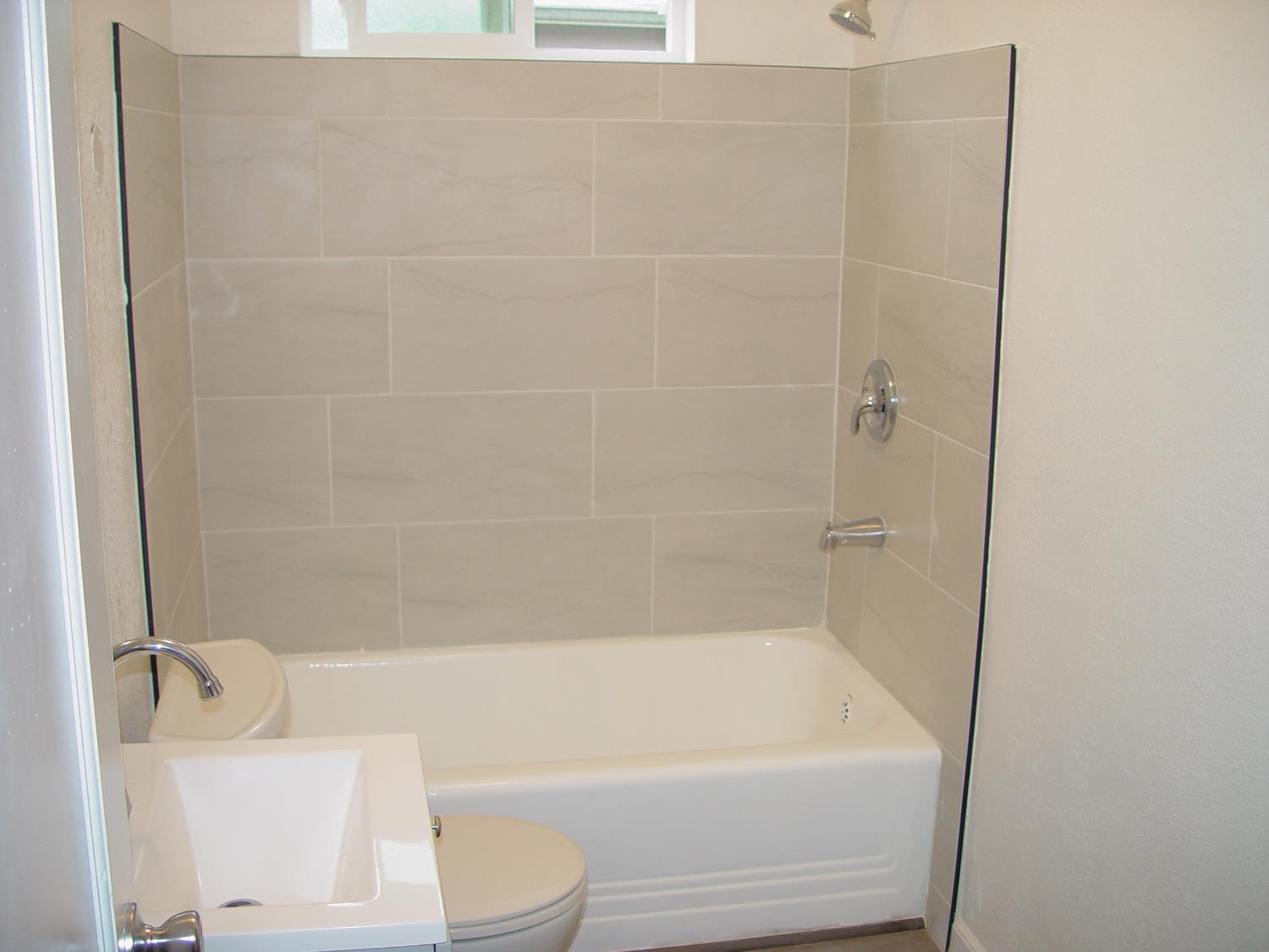 405 RIVERSIDE Ave, Chowchilla, CA 93610