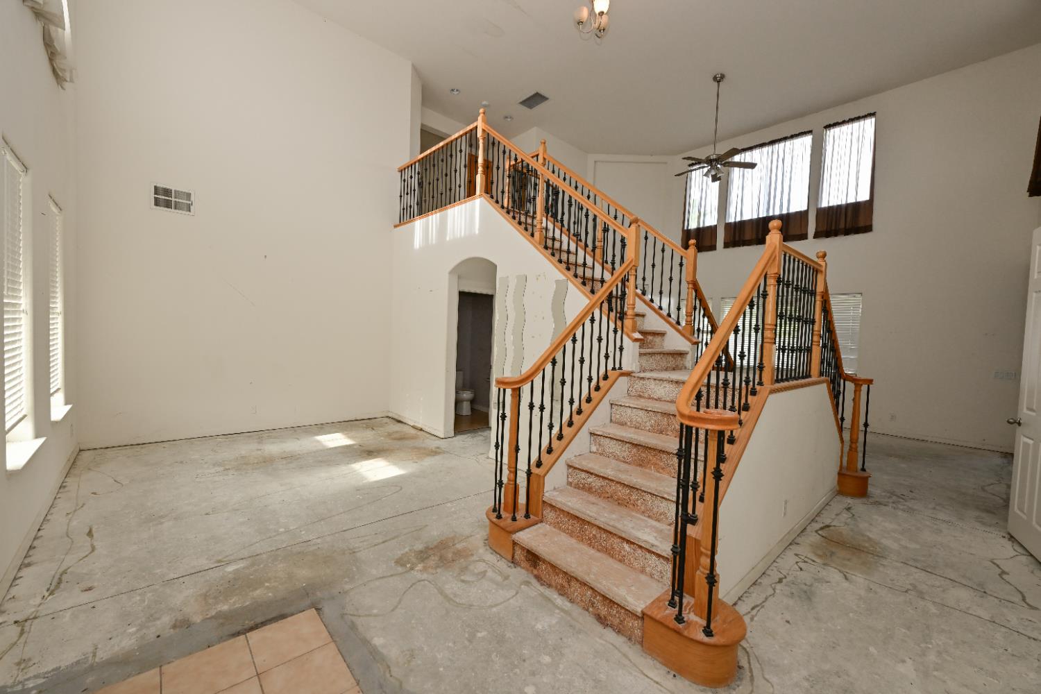 14035 Spyglass Cir, Chowchilla, CA 93610