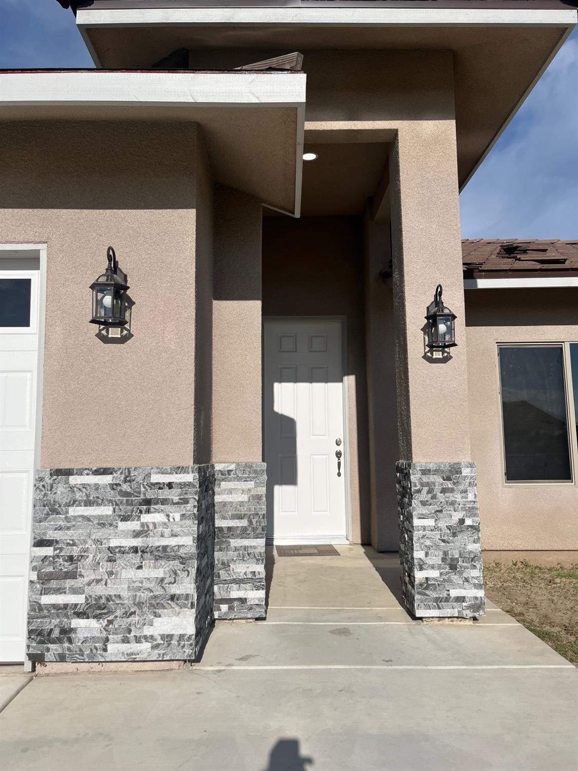 8230 Lake Shore Dr, Chowchilla, CA 93610