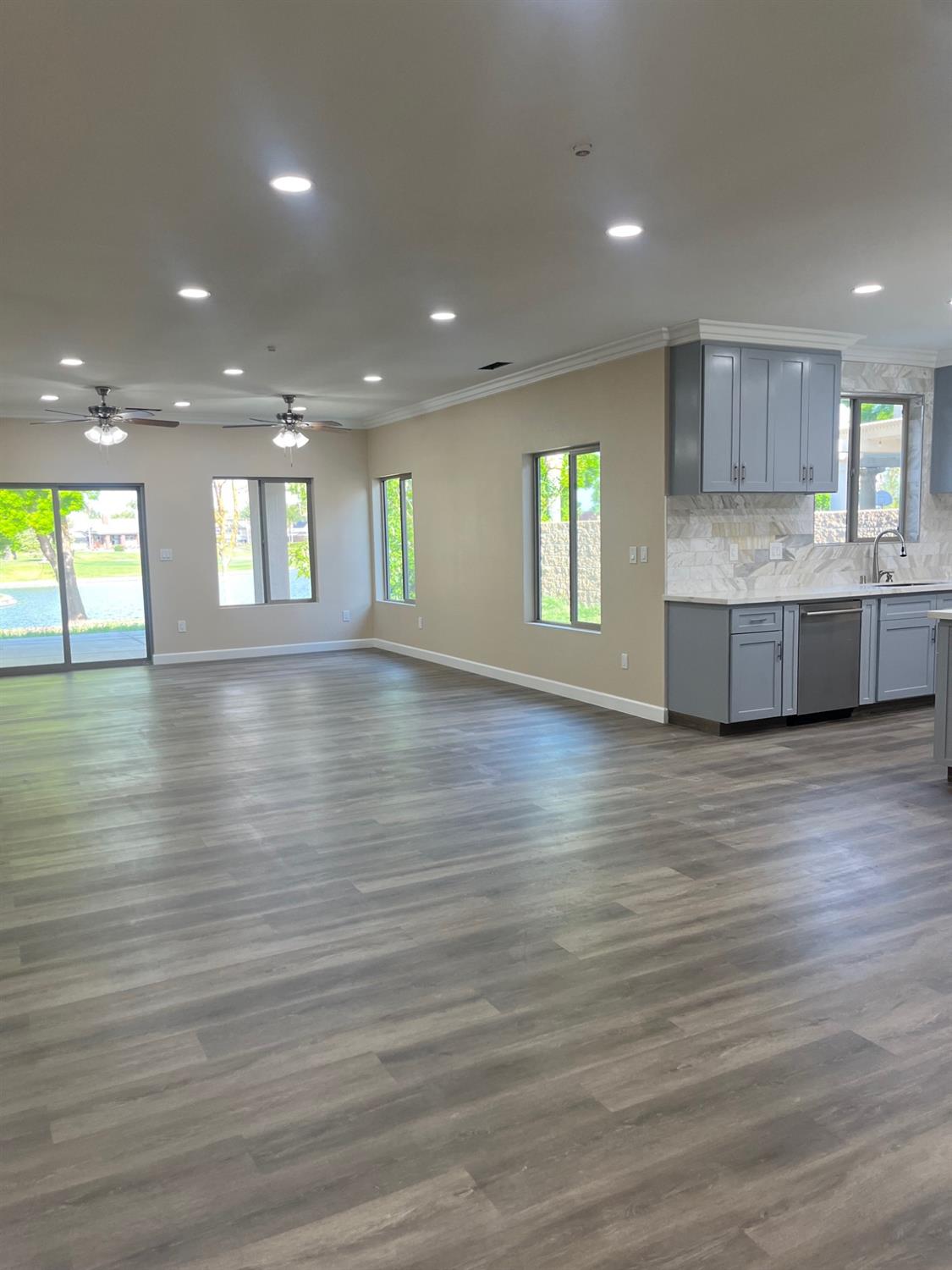 8230 Lake Shore Dr, Chowchilla, CA 93610