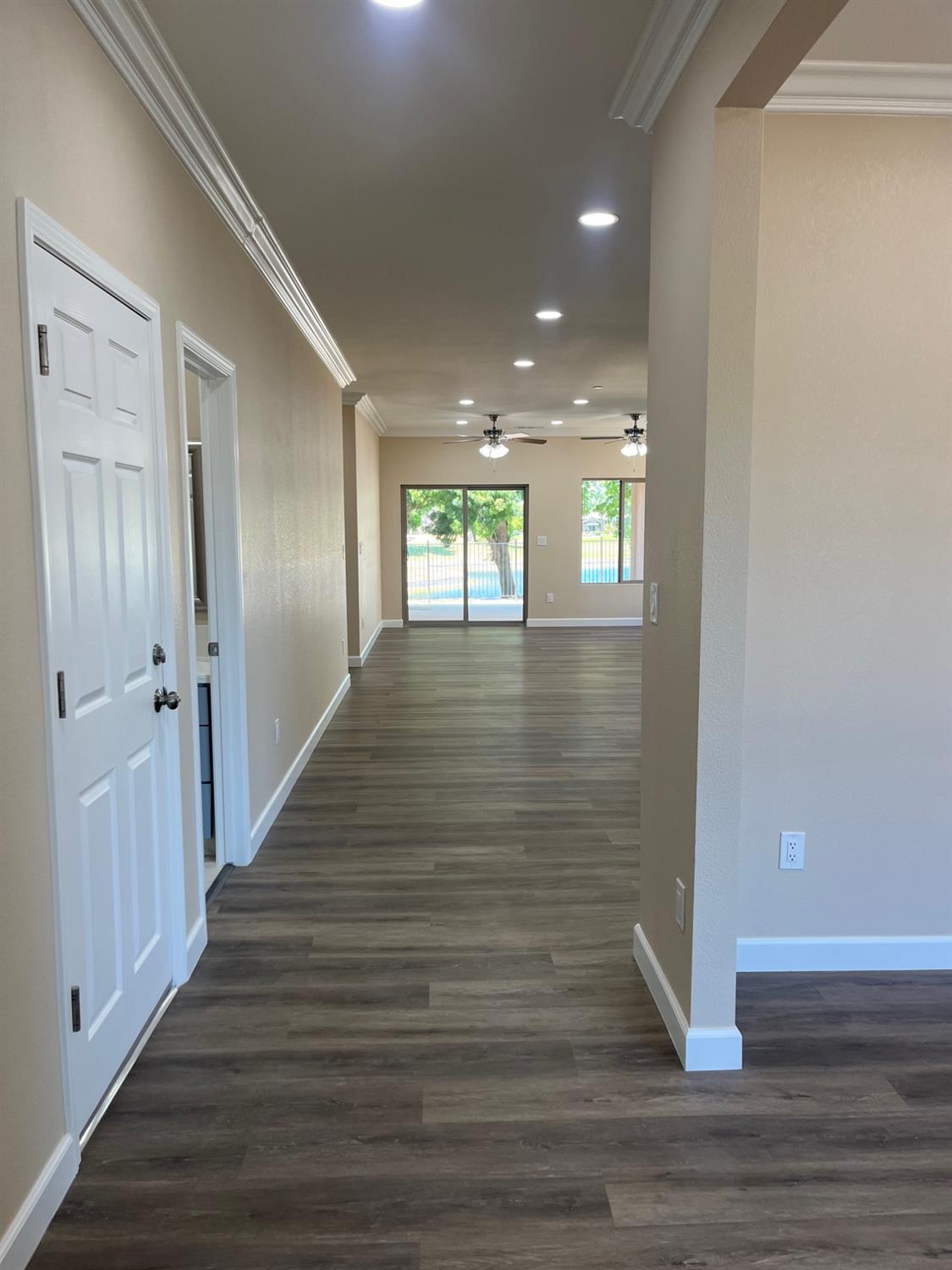 8230 Lake Shore Dr, Chowchilla, CA 93610