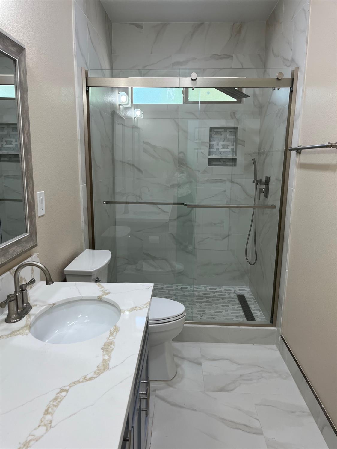 8230 Lake Shore Dr, Chowchilla, CA 93610